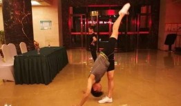 体育生栏杆救人操视频吃瓜 独家爆料cj美女,独家揭秘CJ美女幕后故事